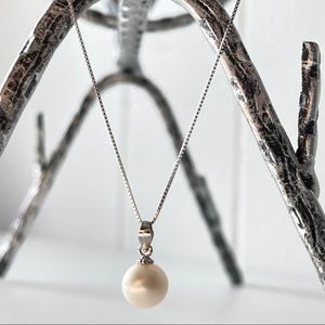 Round‎ 9mm White Cultured Freshwater Pearl Pendant Necklace 17.5in Length 925S